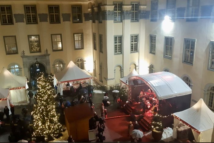 Neues Schloss Tettnang, Außen, Weihnachtsmarkt im Innenhof