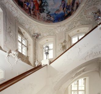 Nordöstliches Treppenhaus des Neuen Schlosses Tettnang mit Stuckaturen von Feuchtmayer um 1760, Foto: Staatliche Schlösser und Gärten Baden-Württemberg, Arnim Weischer