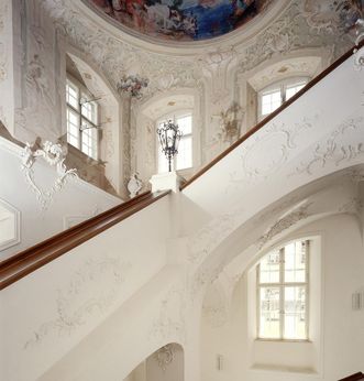 Nordöstliches Treppenhaus des Neuen Schlosses Tettnang mit Stuckaturen von Feuchtmayer um 1760, Foto: Staatliche Schlösser und Gärten Baden-Württemberg, Arnim Weischer