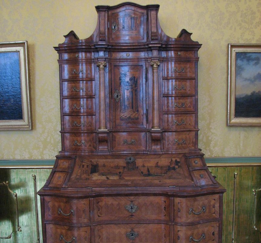 Schreib- oder Tabernakelschrank im Fürstenzimmer des Neuen Schloss Tettnang