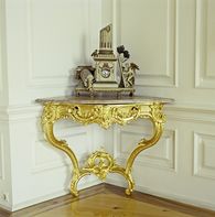 Foto: Staatliche Schlösser und Gärten Baden-Württemberg, Arnim Weischer Konsoltisch in Schloss Tettnang